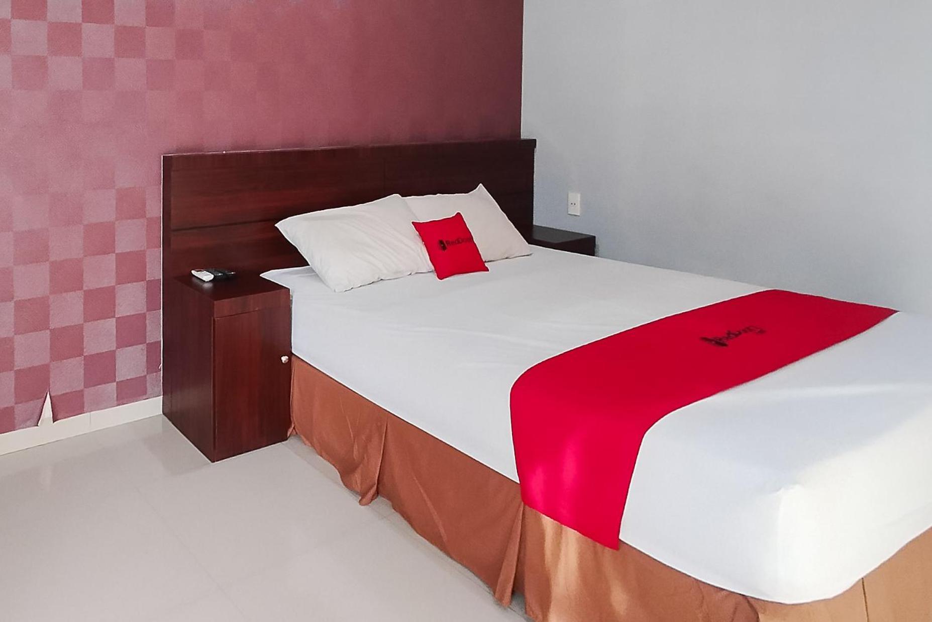 Reddoorz Syariah Near Lotte Grosir Medan Hotel Sunggal Exterior photo